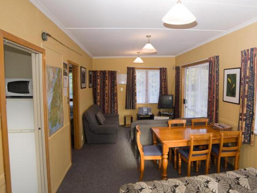 Accommodation Fiordland -The Three Bedroom House At 226A Milford Road เทอาเนา ภายนอก รูปภาพ