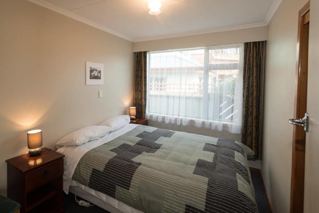Accommodation Fiordland -The Three Bedroom House At 226A Milford Road เทอาเนา ภายนอก รูปภาพ