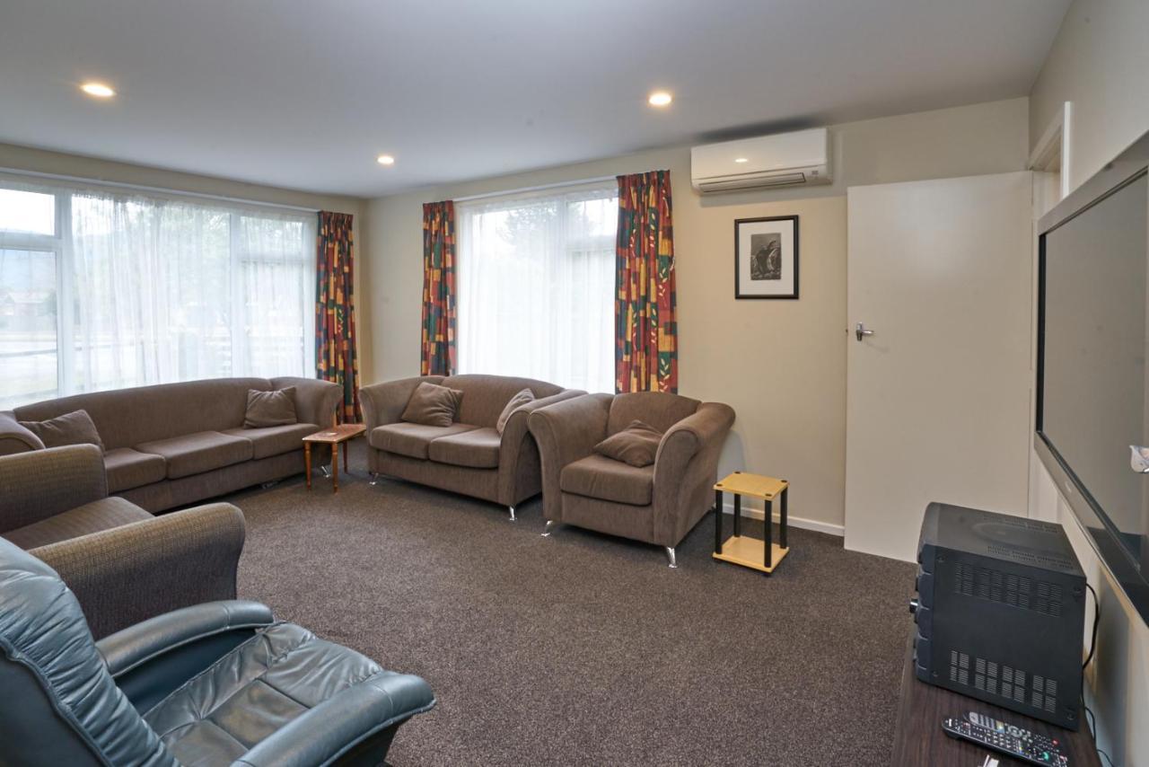 Accommodation Fiordland -The Three Bedroom House At 226A Milford Road เทอาเนา ภายนอก รูปภาพ