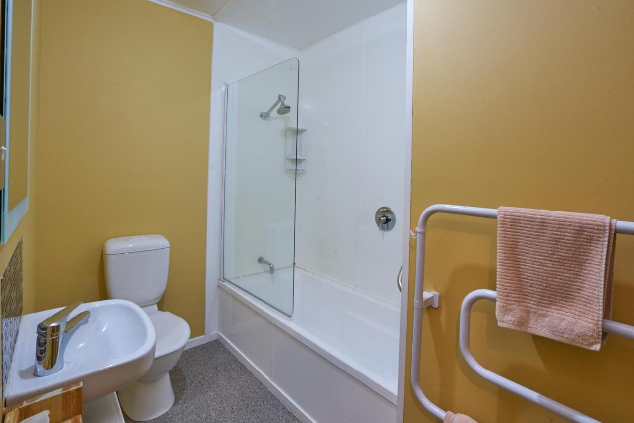 Accommodation Fiordland -The Three Bedroom House At 226A Milford Road เทอาเนา ภายนอก รูปภาพ