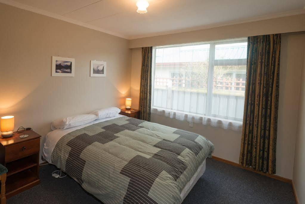 Accommodation Fiordland -The Three Bedroom House At 226A Milford Road เทอาเนา ภายนอก รูปภาพ