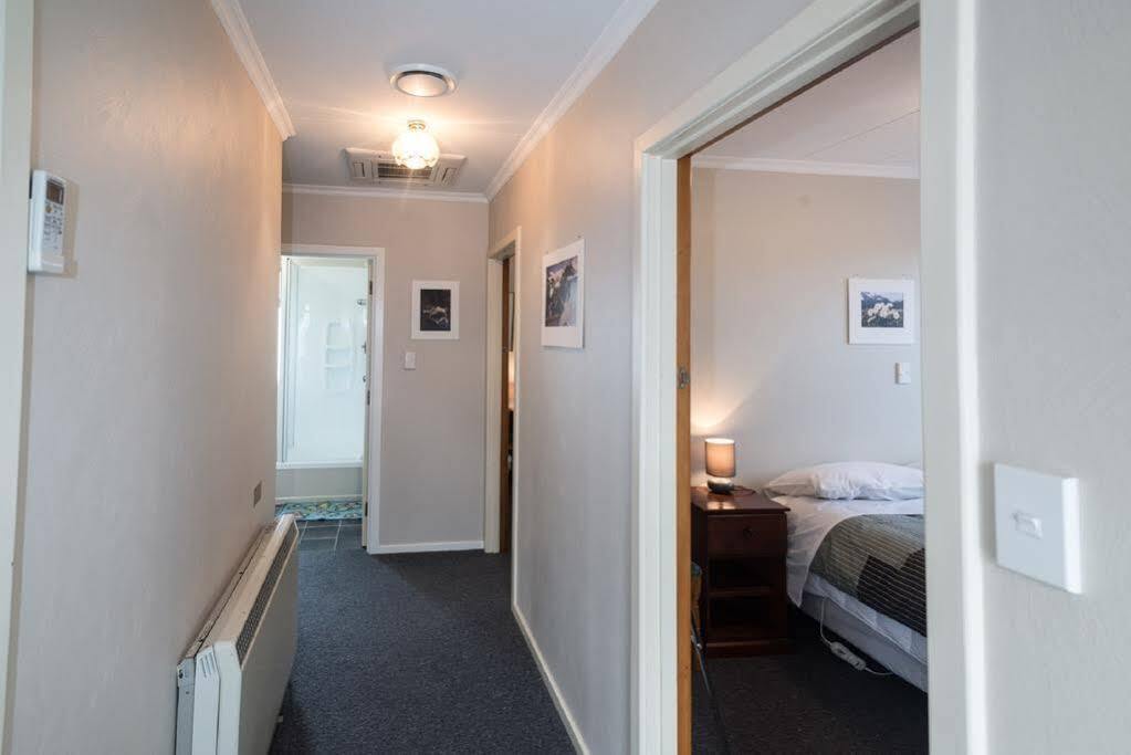 Accommodation Fiordland -The Three Bedroom House At 226A Milford Road เทอาเนา ภายนอก รูปภาพ